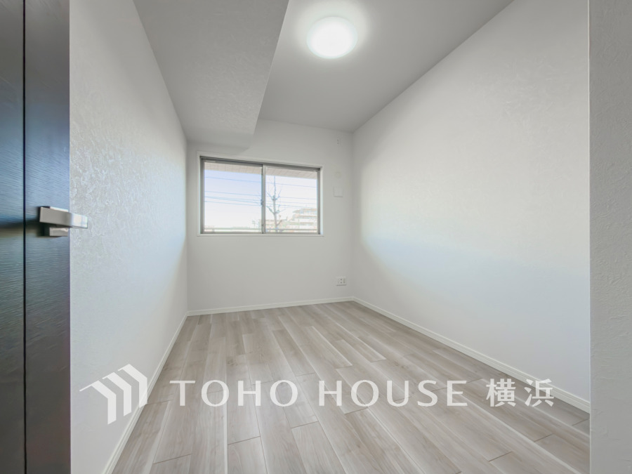 採光もアクセントの一つとして。プライベートルームにはやさしい光が射し込んでいて、この明るい好みの空間で読書をしたり、音楽を聞いたりと一人の時間も充実したものにできます。