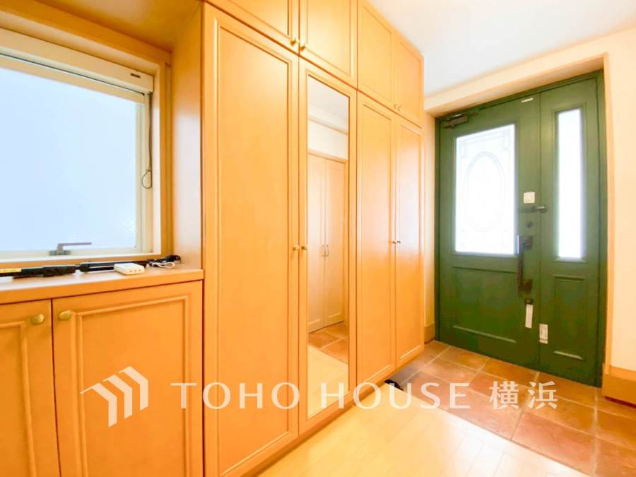居住者の帰り、訪れる方を優しく迎え、やすらぎに満ちた生活空間を予感させる。健やかな暮らしを楽しめそう。