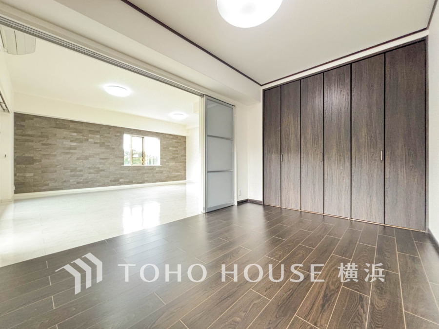 リビングに隣接した洋室は、引き戸を開け放してLDK空間を共有しながら開放的に使うこともできます。