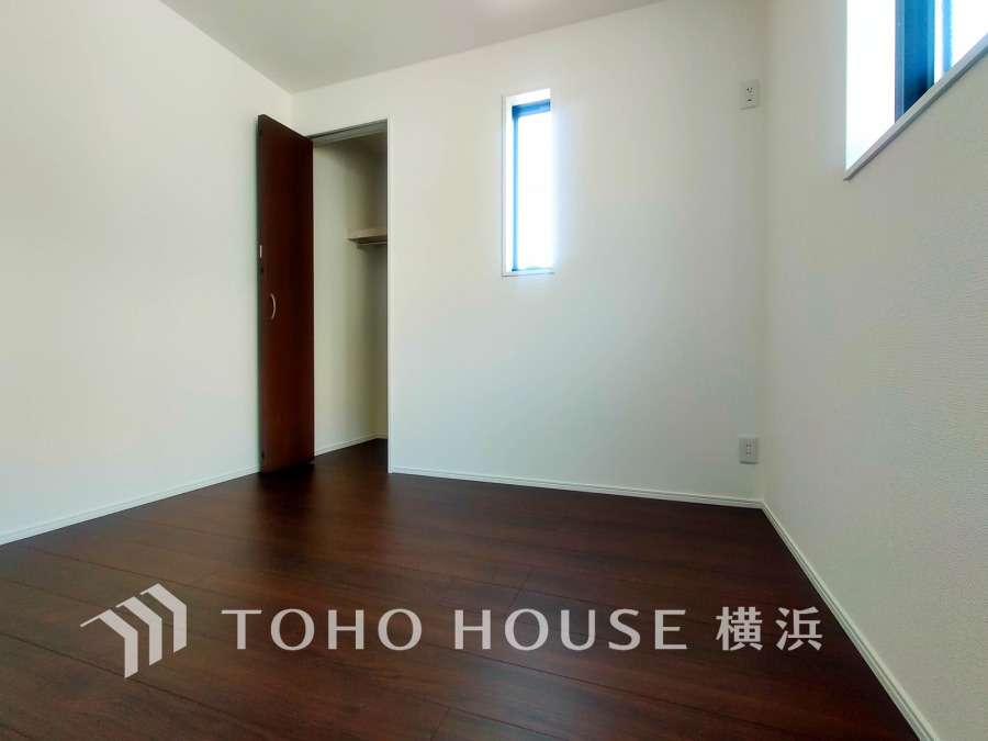 お子様のスタディ空間として、あるいは書斎やホビールームとして生活スタイルに合わせて使えるプライベートルーム。居心地のいい落ち着いたインテリアが似合います。 