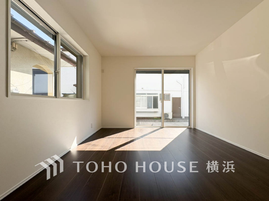 快適に過ごす条件は、一人ひとり違います。飾リ過ぎないシンプルな内装と偏り過ぎないデザインで統一しております。居住していく中でオーナー様だけの【マイホーム】に創り上げて下さい。