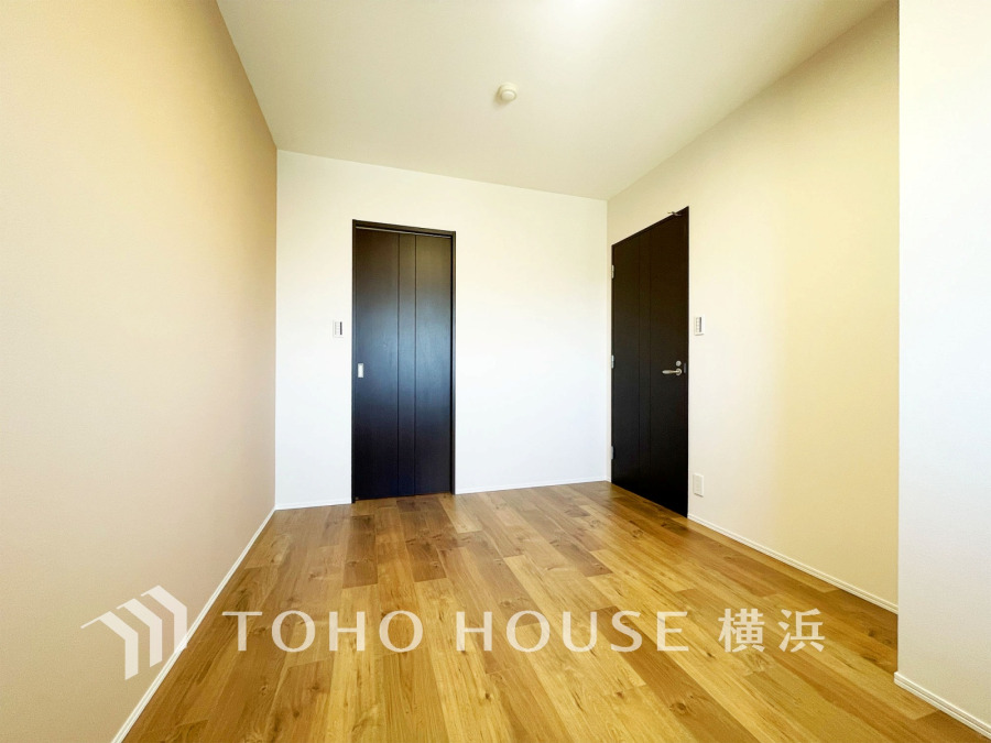 過ぎ行く時間をゆったりと感じることができる落ちついたプライベートルーム。リビングで楽しく過ごした後はゆっくり寛ぎの時間を満喫できます。静かな環境でリラックスタイムを愉しんで。