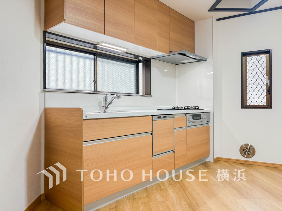 プライベートスペースを彩るインテリアとしての美と、快適な日常を支える機能性と強さがひとつになったキッチンです。開放的でゆとりある空間で、是非自慢の腕を振るって下さい☆