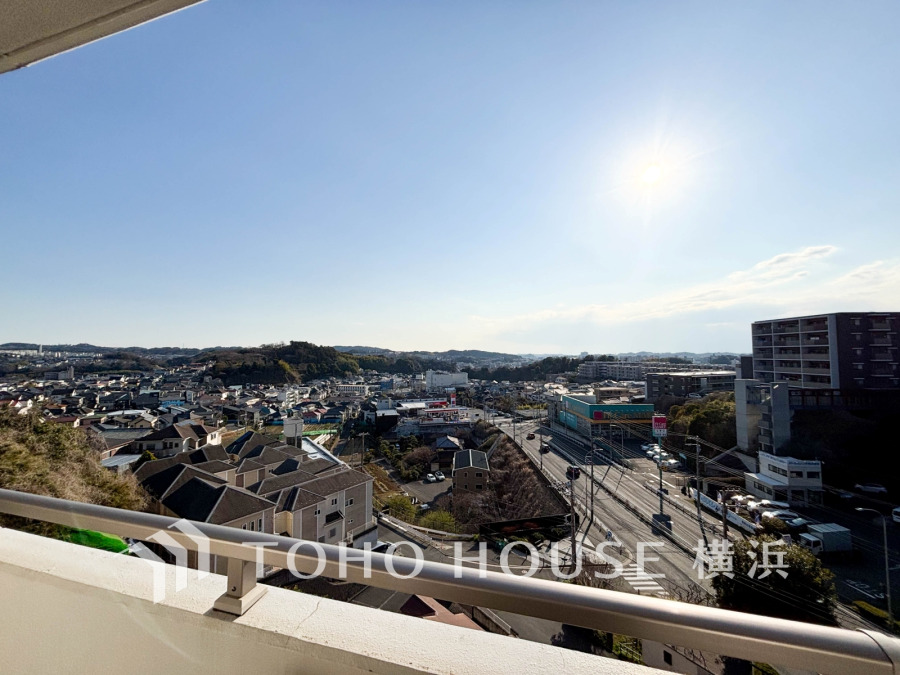 のびやかな眺望の広がる住環境。低層住宅が広がる街並みは、心地よい開放感が漂っています。
