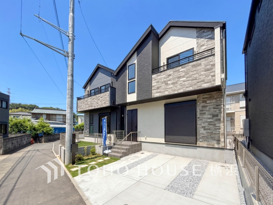 閑静な住宅街に誕生した全2棟のZEH水準省エネ住宅（2号棟：写真右）