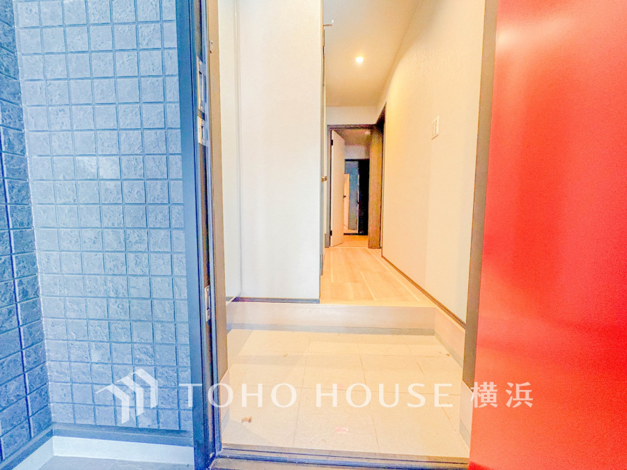 清潔感溢れる玄関がお出迎えする本邸宅の物語は、ここから始まる日常を期待させます。この場所には「希望」と「優越」で包み込んでくれる「特別」な空間があります。