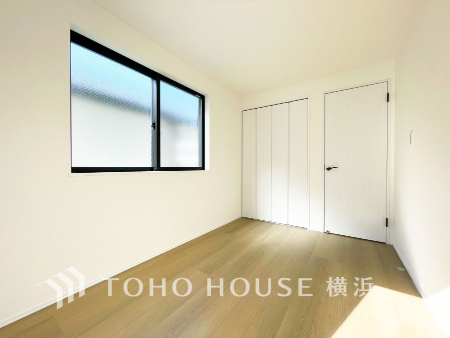 家族一人ひとりの大切なプライベート空間。趣味・感性で自由に演出できるよう、シンプルに仕上げた空間。暮らし心地を大きく左右する収納を、適材適所に配置し、使い勝手にも考慮しました。