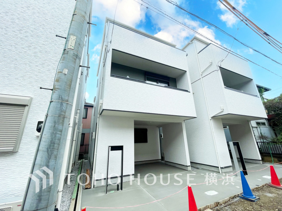 住む人を映し出す洗練された佇まいは、いつまでも輝き続けながらいつしか街の風景に溶け込んでいきます。