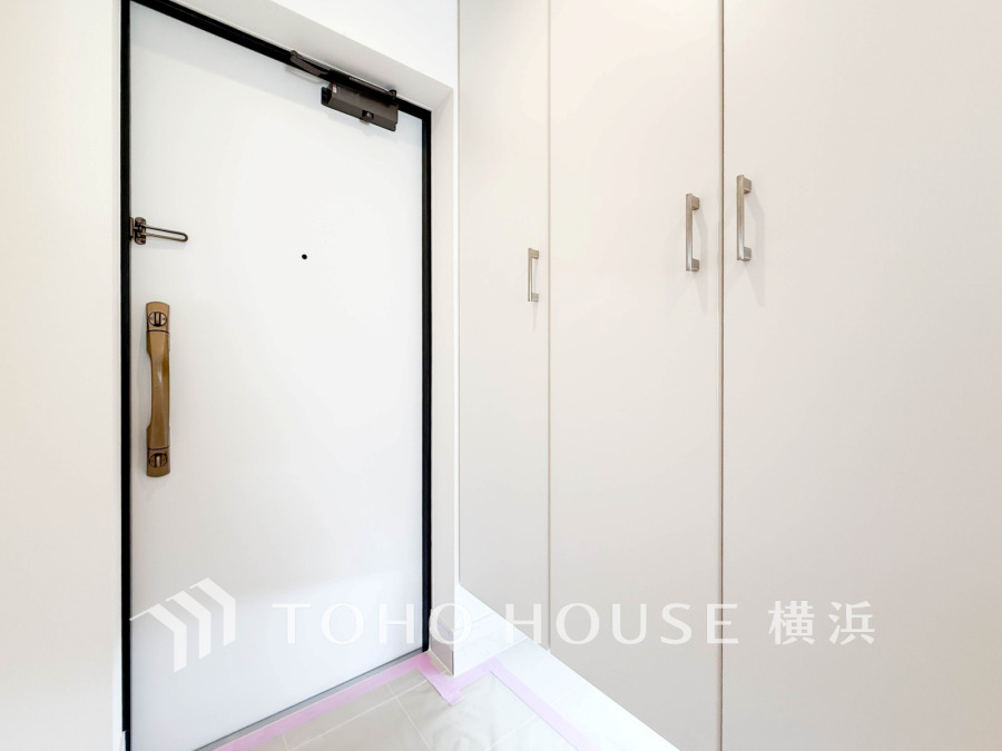 清潔感溢れる玄関がお出迎えする本邸宅の物語は、ここから始まる日常を期待させます。この場所には「希望」と「優越」で包み込んでくれる「特別」な空間があります。