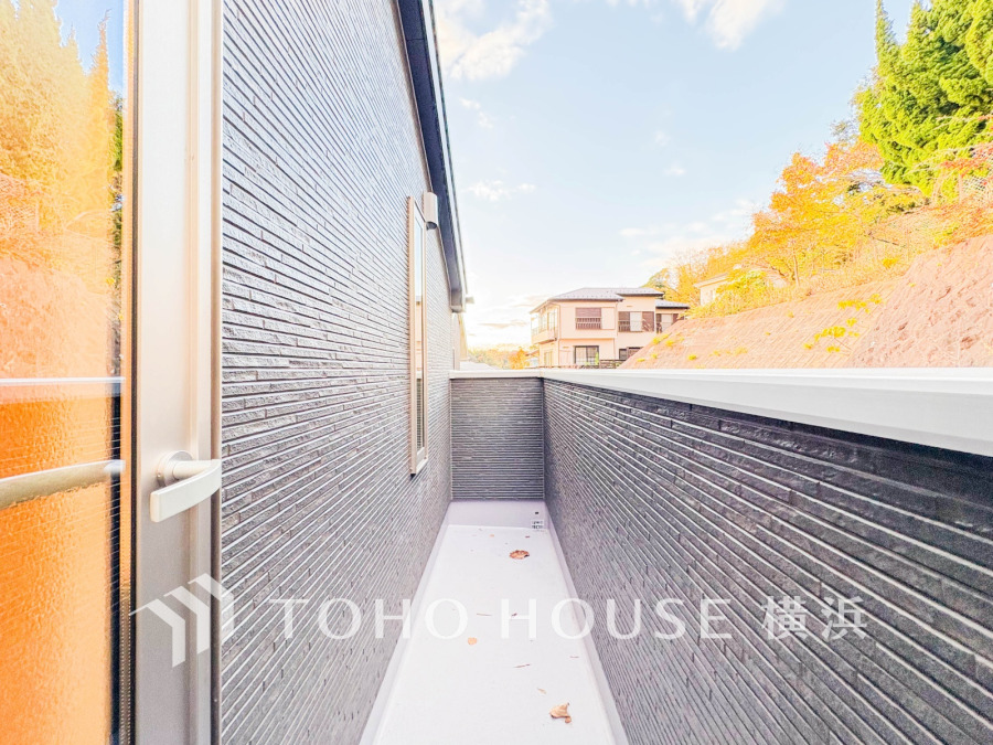 暮らしの中で光と風を演出してくれるバルコニー。爽やかな風を感じ、暖かな光を浴びて、快適な暮らしをここから。
