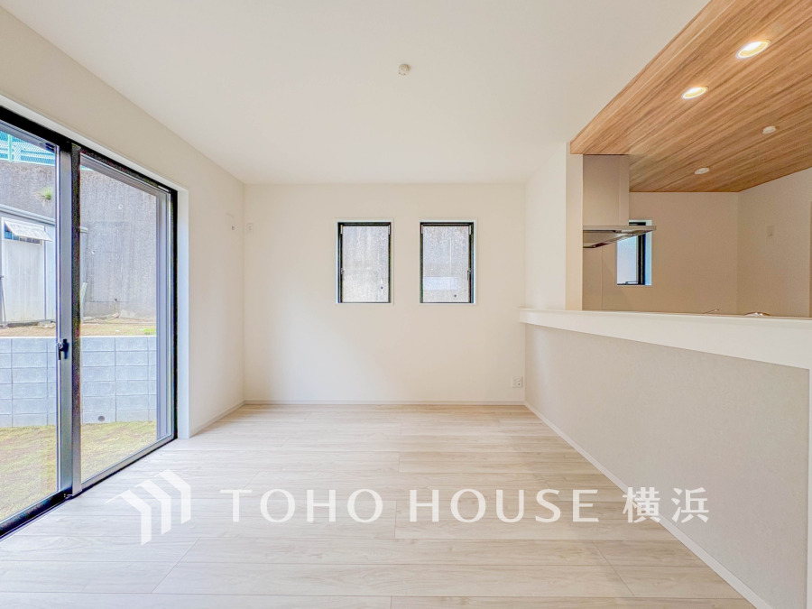 一日の中で多くの時間を過ごすことになる住まいだからこそ、いつも穏やかな空間であるように心掛けています。構成する建材などへの配慮が、住まう方の健康を守ります。
