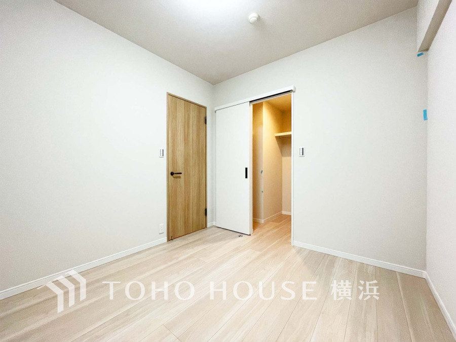 過ぎ行く時間をゆったりと感じることができる落ちついたプライベートルーム。リビングで楽しく過ごした後はゆっくり寛ぎの時間を満喫できます。静かな環境でリラックスタイムを愉しんで。