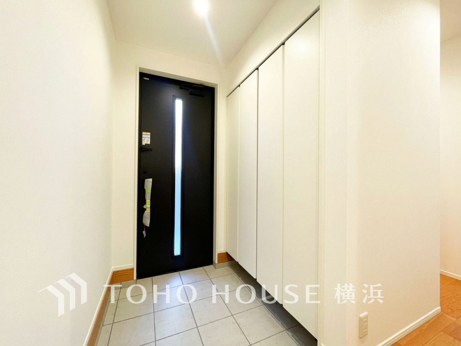 ご家族の帰り、訪れる方を優しく迎え、やすらぎに満ちた生活空間を予感させる。健やかな暮らしを楽しめそう。