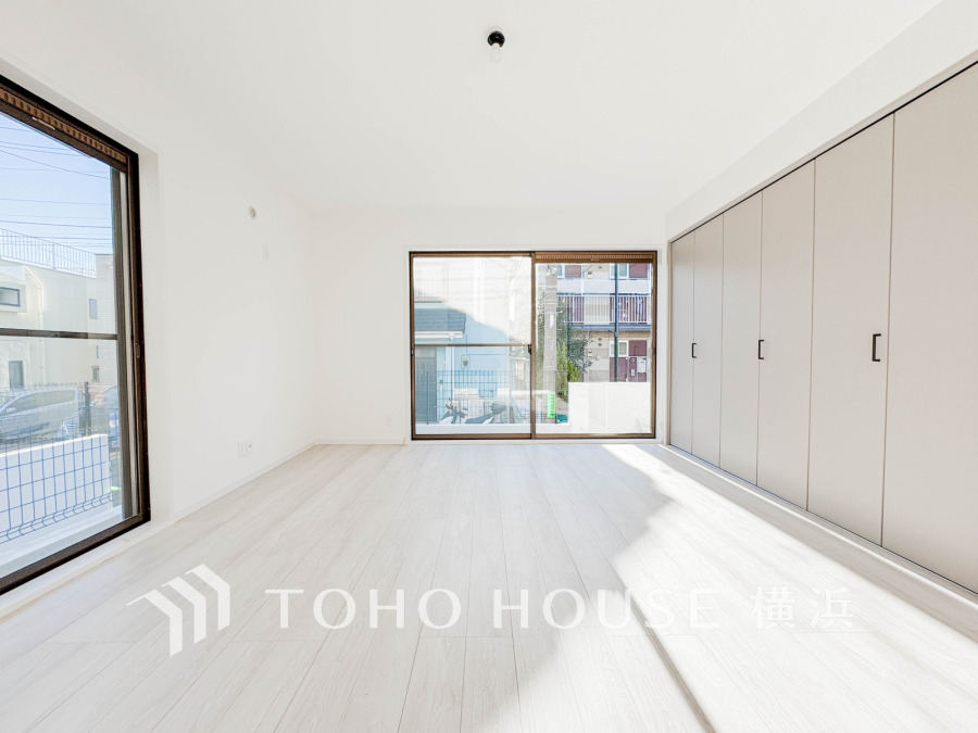 1日の疲れを癒し、心地よく寛げるようゆったりとした広さを確保しています。プライベートタイムをより優雅に穏やかに…。落ち着いた雰囲気を紡ぎます。