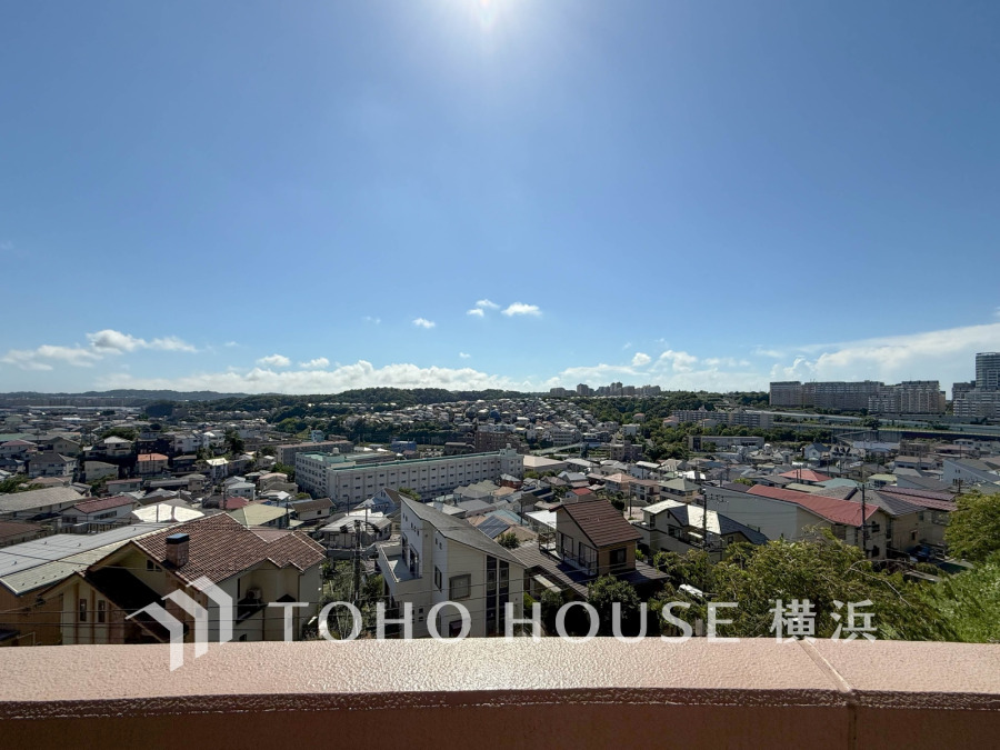 開放感があり、遮るものもなく気持ちのいい景色が広がります。お部屋にも爽やかな風と暖かく柔らかな日差しが差し込み、毎日の暮らしを豊かに彩ります。