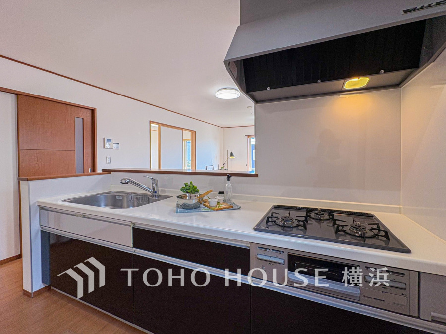 長い時間滞在するキッチンだからこそ、食事の準備を楽しい時間に、忙しい時でもスムーズに無駄なく作業できる、お手入れも簡単にできるなど、毎日を楽しくするキッチンスペースに仕上げました。