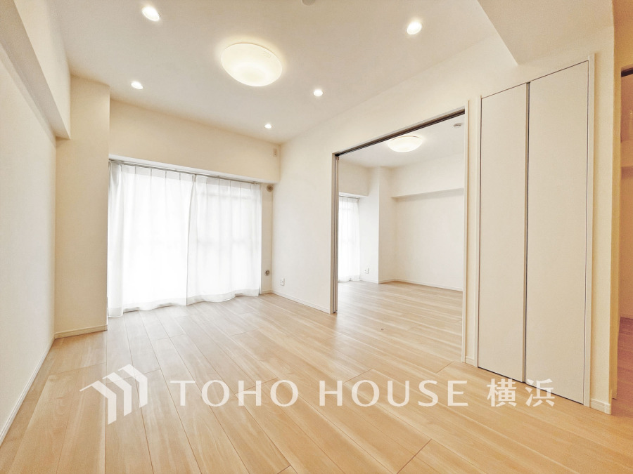 太陽の恵みを受けた明るい空間。吹きぬける風を感じながら爽やかで風通しの良い暮らしが叶います。
