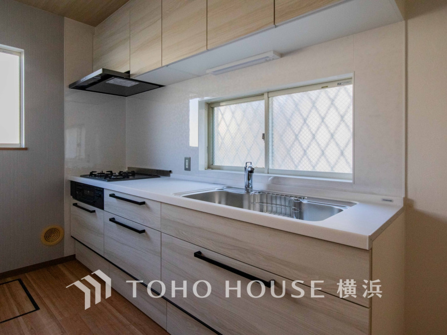 ご家族みんなで調理ができる位のスペースを実現したキッチン空間となっております。みんなで作った料理を召し上がりながらの会話は、どのような物になるのでしょうか。