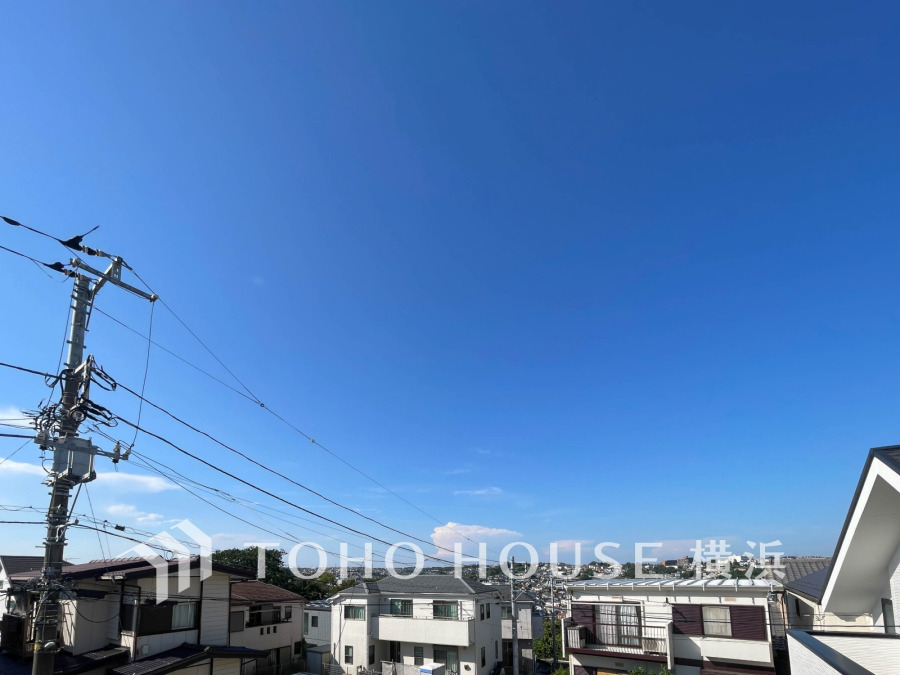 気持ちのいい景色が広がります。お部屋にも爽やかな風と暖かく柔らかな日差しが差し込み、毎日の暮らしを豊かに彩ります。