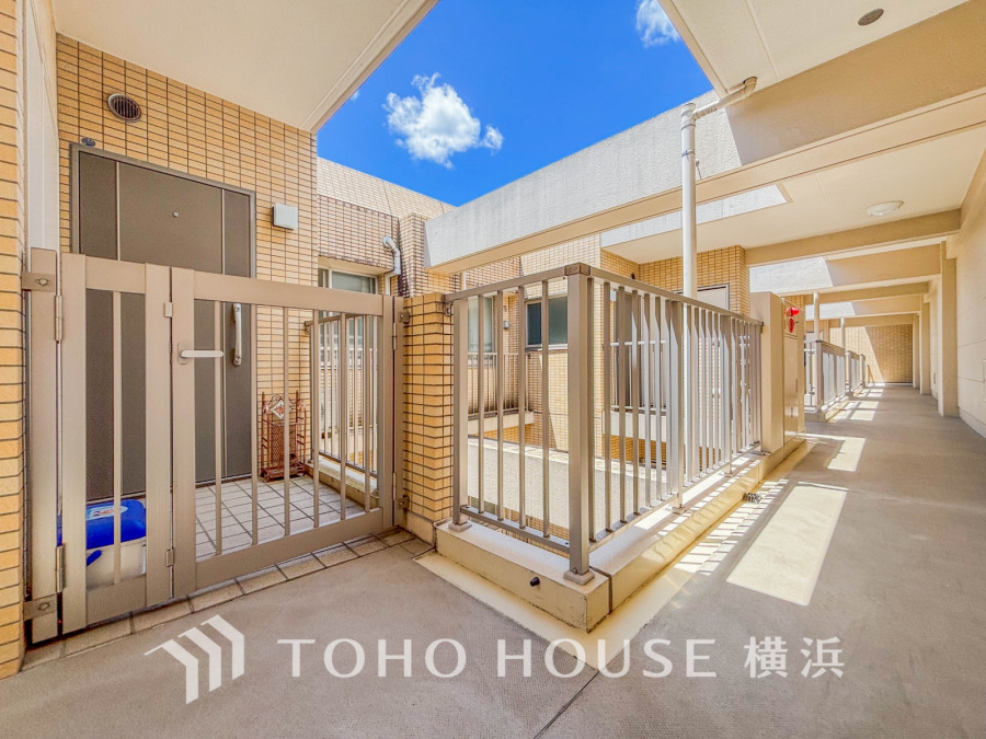 居住者の帰り、訪れる方を優しく迎え、やすらぎに満ちた生活空間を予感させる。健やかな暮らしを楽しめそう。
