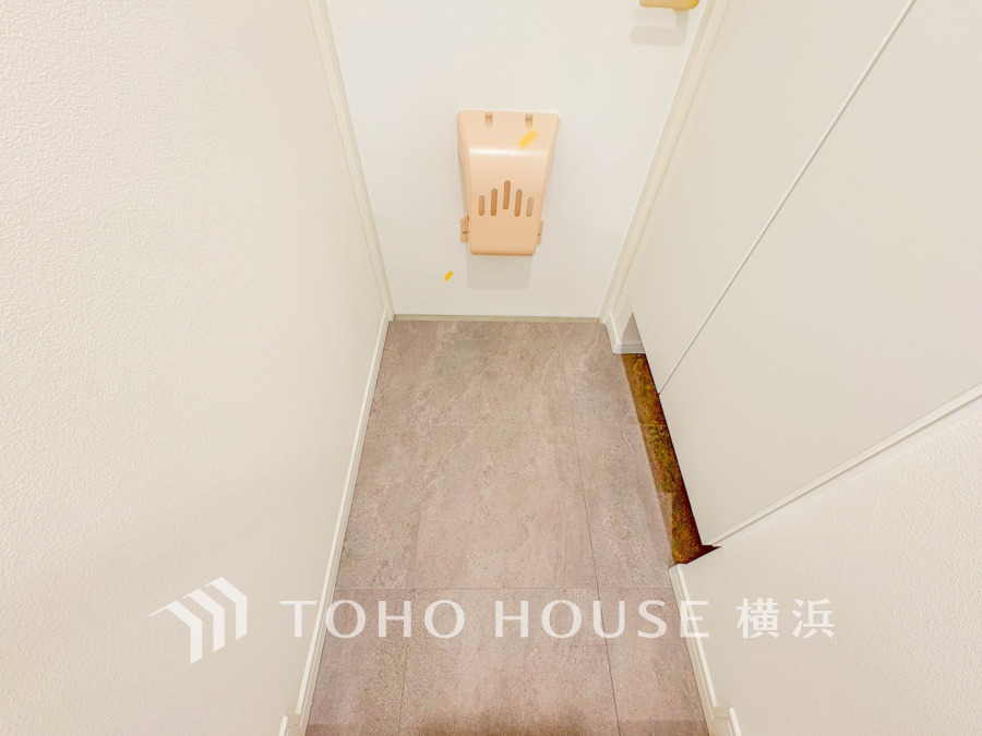 居住者の帰り、訪れる方を優しく迎え、やすらぎに満ちた生活空間を予感させる。健やかな暮らしを楽しめそう。