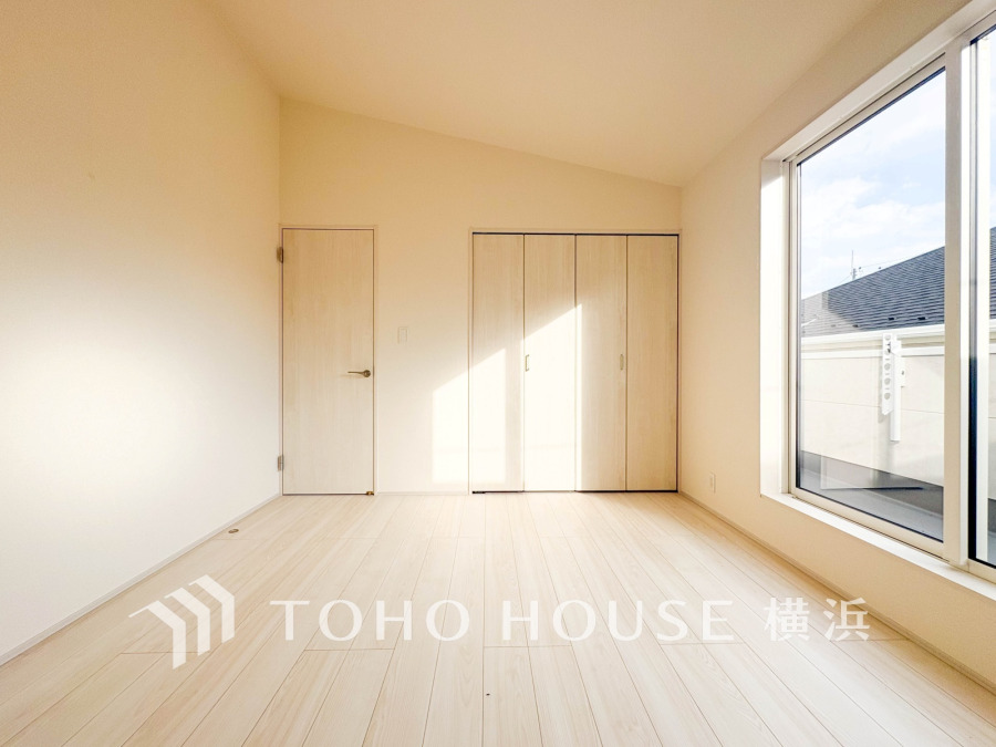 快適に過ごす条件は、一人ひとり違います。飾リ過ぎないシンプルな内装と偏り過ぎないデザインで統一しております。居住していく中でオーナー様だけの【マイホーム】に創り上げて下さい。