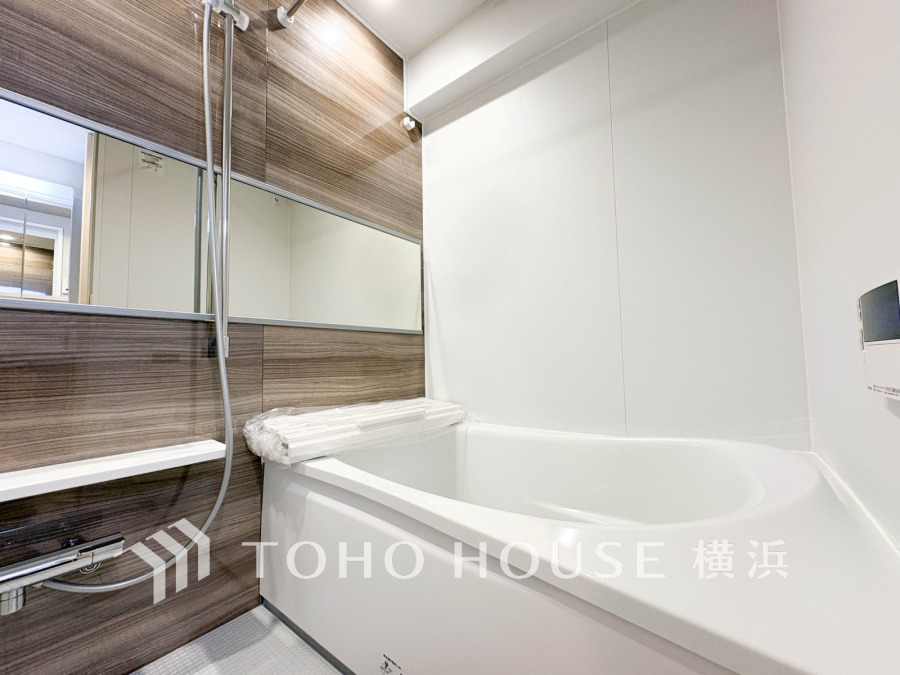 心地よいリラックスを叶える清潔感溢れる美しい空間。快適で機能的なバスルームです。
