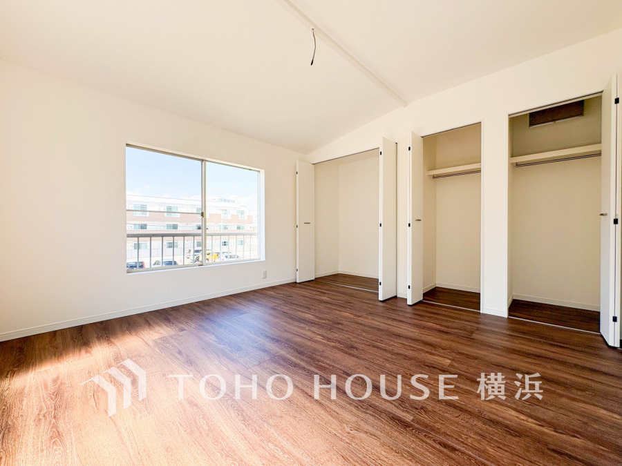 お客様の求める本当の“住み心地”とは何なのか。そのための一手間一工夫を惜しみません。街並みや周辺の環境に呼応しながら、美しく、そして毎日の暮らしを考慮した機能性の高い住まい。