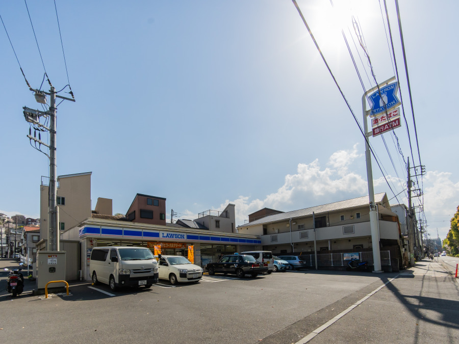ローソン 横浜中村町二丁目店まで　約700ｍ
