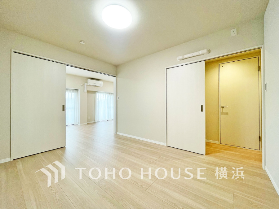 リビングに隣接した洋室は、引き戸を開け放してLDK空間を共有しながら開放的に使うこともできます。
