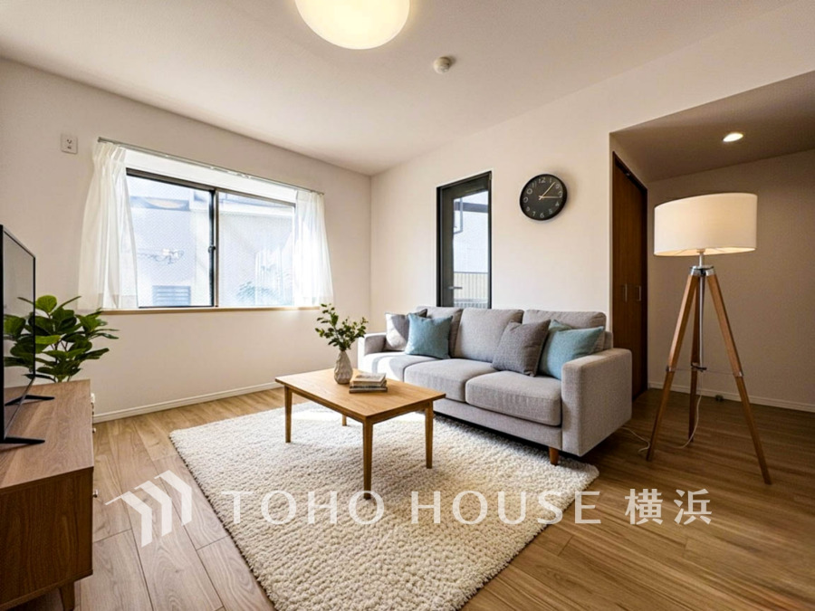 ゆったり8.8帖の洋室はバルコニー付きで明るく開放感があります。