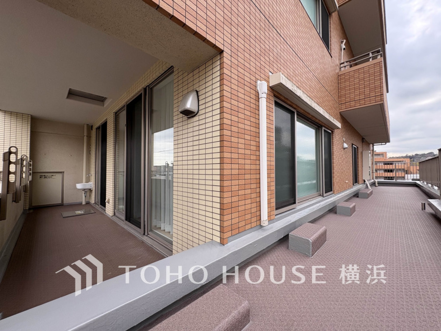 お部屋全体を囲む2面のバルコニーから室内に明るい光と爽やかな風を取り込みます。
