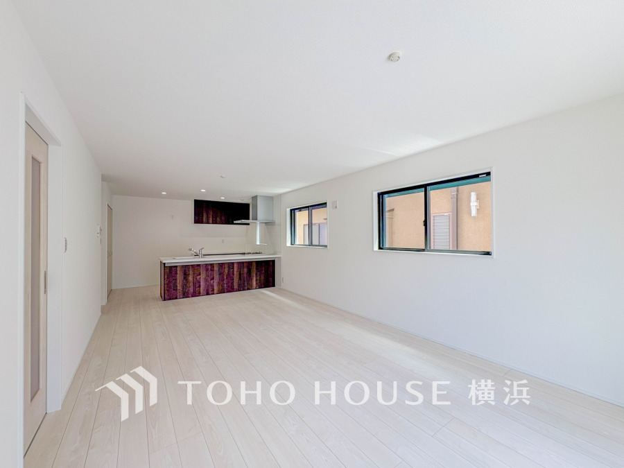 太陽の恵みを受けた明るい空間。吹きぬける風を感じながら爽やかで風通しの良い暮らしが叶います。
