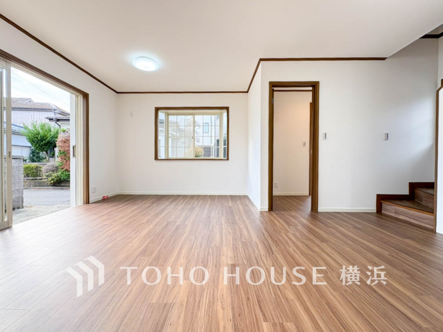 開放的な広さと３面採光がもたらす、光溢れ豊かな居住空間はこの住まいのクオリティを感じさせてくれます。豊かな時間が流れるこの場所に暮す喜び