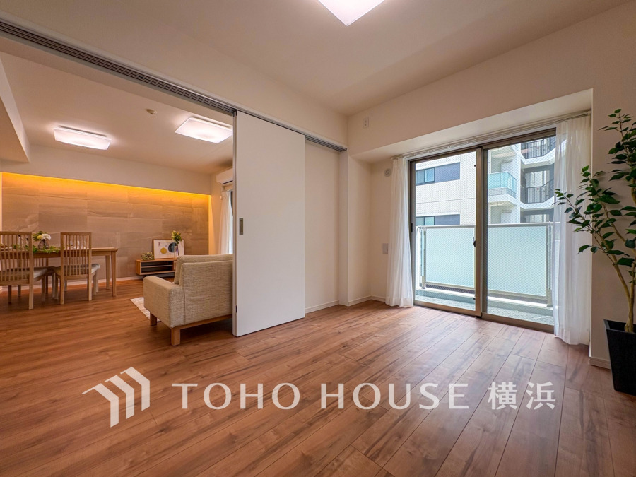 採光もアクセントの一つとして。プライベートルームにはやさしい光が射し込んでいて、この明るい好みの空間で読書をしたり、音楽を聞いたりと一人の時間も充実したものにできます。