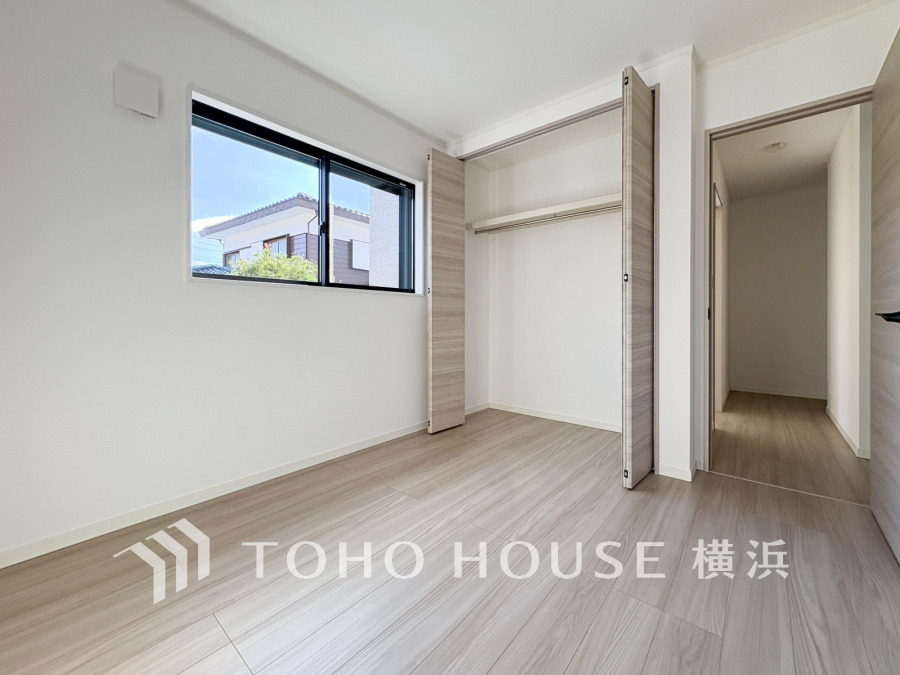 家族一人ひとりの大切なプライベート空間。趣味・感性で個性的に飾って頂けるようシンプルに仕上げてあります。自分時間を充実させながら心豊かなひとときを過ごすための大切な空間。