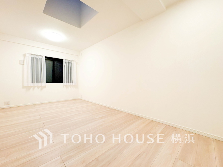 穏やかな風と陽光を導き、プライバシーに配慮された設計プランを採用し、居住性を一段と心地よいものにしています。明るく開放的な空間を演出しております。