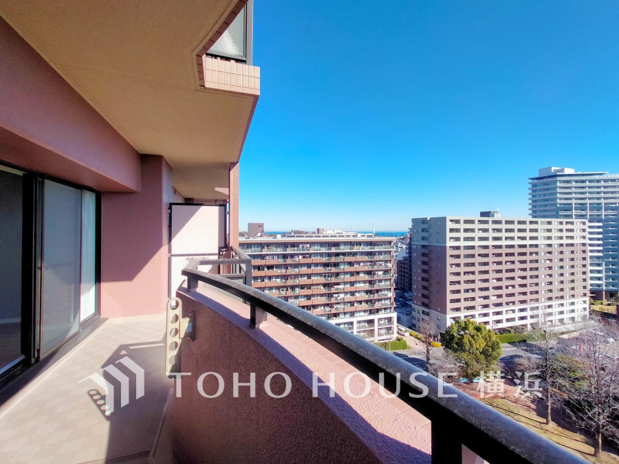 気持ちのいい空が見渡せるバルコニー。爽やかな風を感じて、心躍る素敵な暮らしがはじまります。
