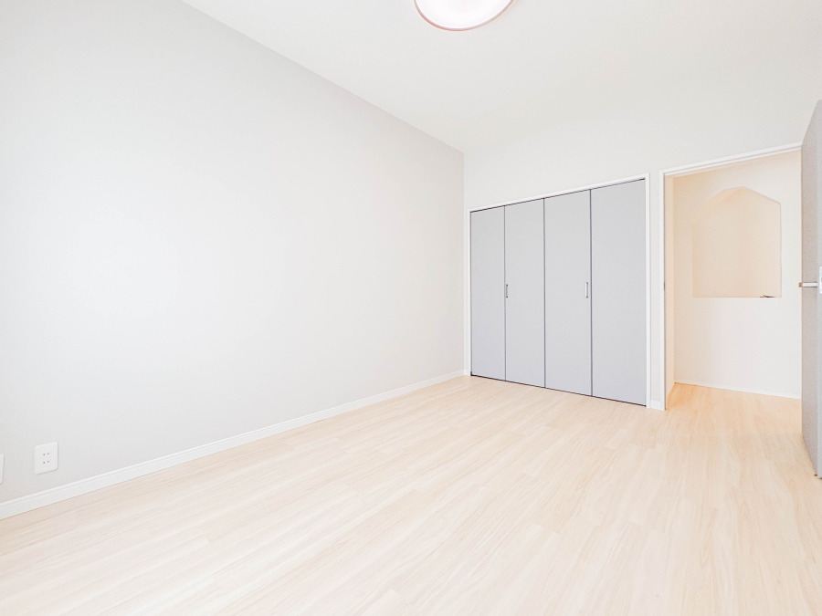 ゆとりと収納を確保した洋室。自分時間を充実させながら心豊かなひとときを過ごすための大切な空間です。
