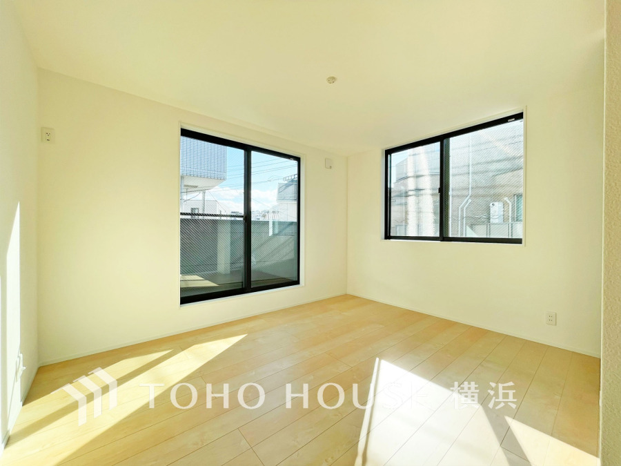 過ぎ行く時間をゆったりと感じることができる落ちついたプライベートルーム。リビングで楽しく過ごした後はゆっくり寛ぎの時間を満喫できます。静かな環境でリラックスタイムを愉しんで。