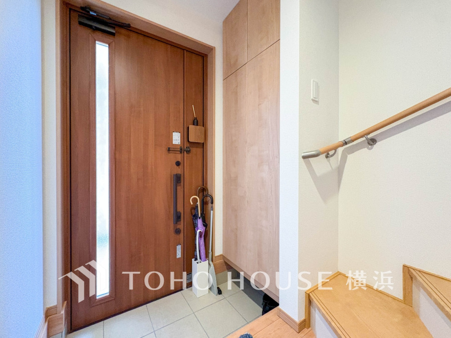 居住者の帰り、訪れる方を優しく迎え、やすらぎに満ちた生活空間を予感させる。健やかな暮らしを楽しめそう。