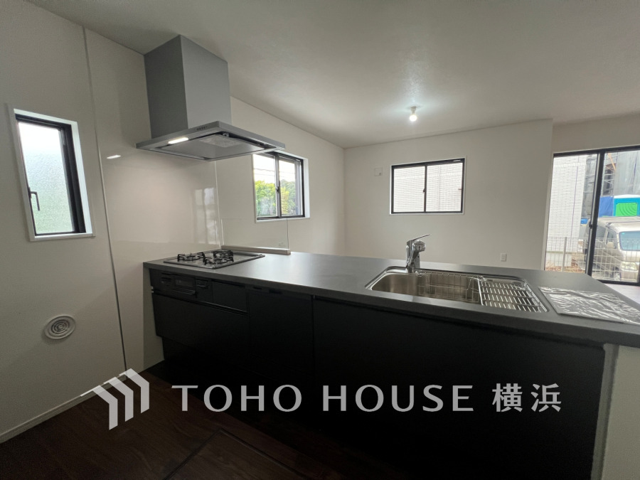 誰もが使いやすいデザインにこだわったキッチン。プライベートスペースを彩るインテリアとしての美と、快適な日常を支える機能性と強さがひとつになったキッチンです。