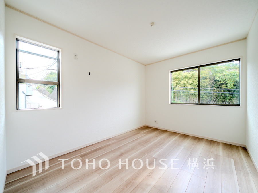 過ぎ行く時間をゆったりと感じることができる落ちついたプライベートルーム。リビングで楽しく過ごした後はゆっくり寛ぎの時間を満喫できます。静かな環境でリラックスタイムを愉しんで。