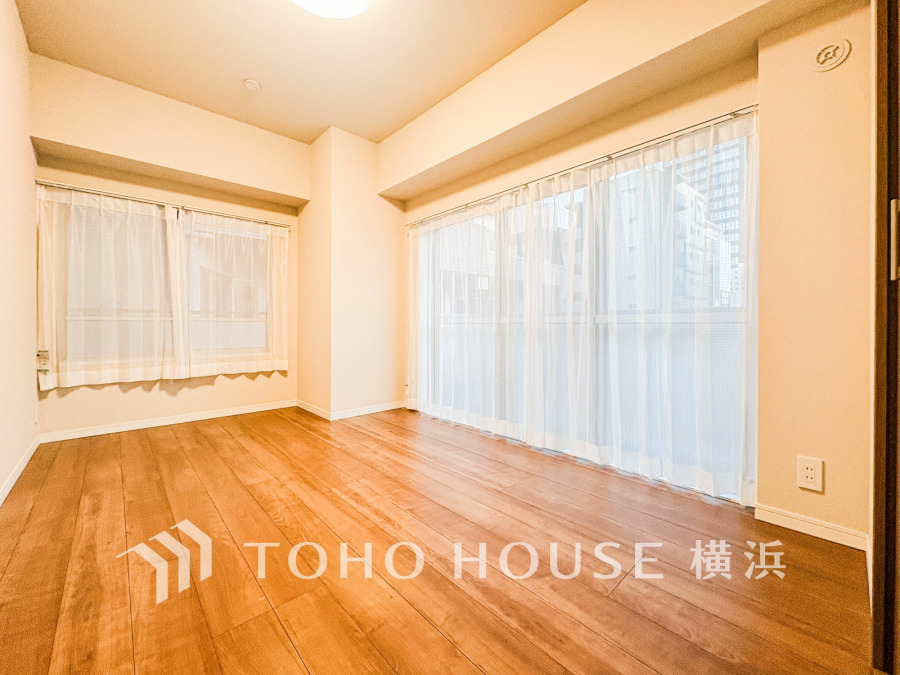 過ぎ行く時間をゆったりと感じることができる落ちついたプライベートルーム。リビングで楽しく過ごした後はゆっくり寛ぎの時間を満喫できます。静かな環境でリラックスタイムを愉しんで。