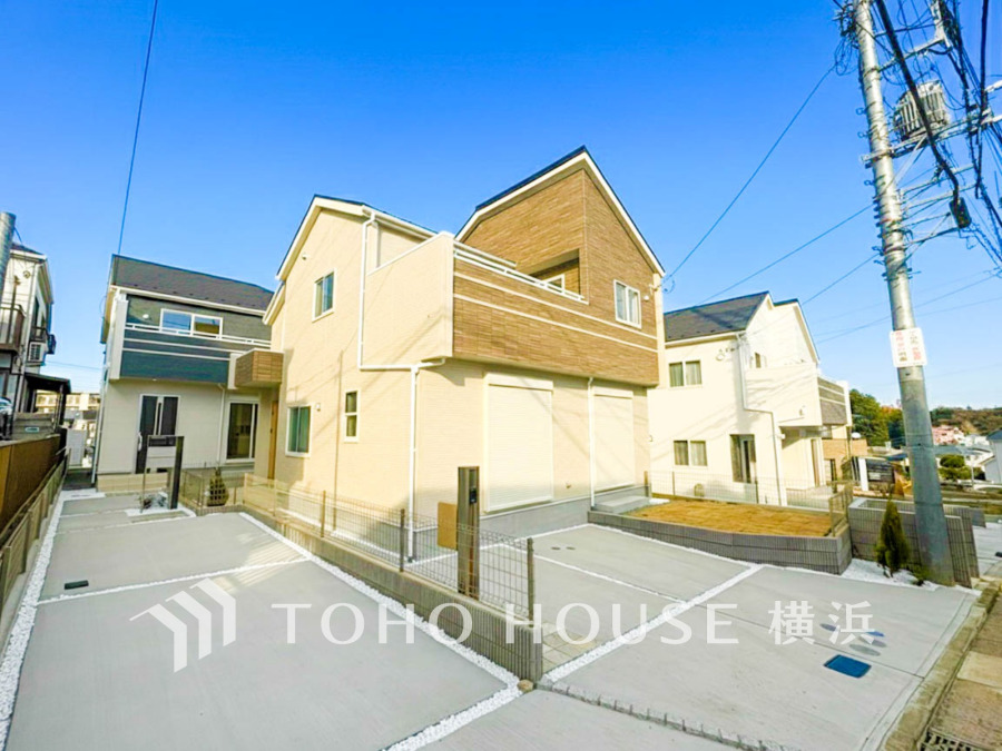 時代の流れに惑わされないシックなカラートーンで街並みに溶け込む外観は、主張し過ぎず、また平凡になり過ぎず絶妙なコントラストで輝きを放ちます。