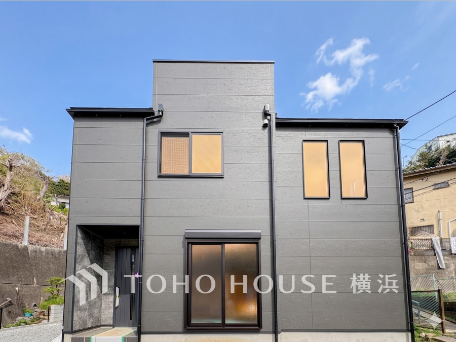 爽やかな青空の下に贅沢なほどに降り注ぐ陽光、豊かな居住性と、クオリティが見事に調和した住空間は、住まうことの喜びを感じさせてくれます。