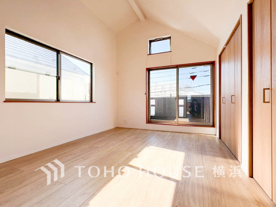 感性を育むプライベートルームはシンプルでスマートな空間。好みの空間で読書をしたり、音楽を聞いたりと一人