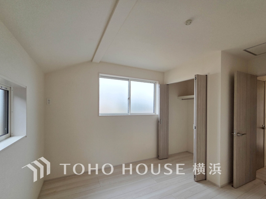 過ぎ行く時間をゆったりと感じることができる落ちついたプライベートルーム。リビングで楽しく過ごした後はゆっくり寛ぎの時間を満喫できます。静かな環境でリラックスタイムを愉しんで。