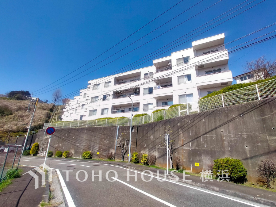 爽やかな青空の下に贅沢なほどに降り注ぐ陽光、豊かな居住性と、クオリティが見事に調和した住空間は、住まうことの喜びを感じさせてくれます。 