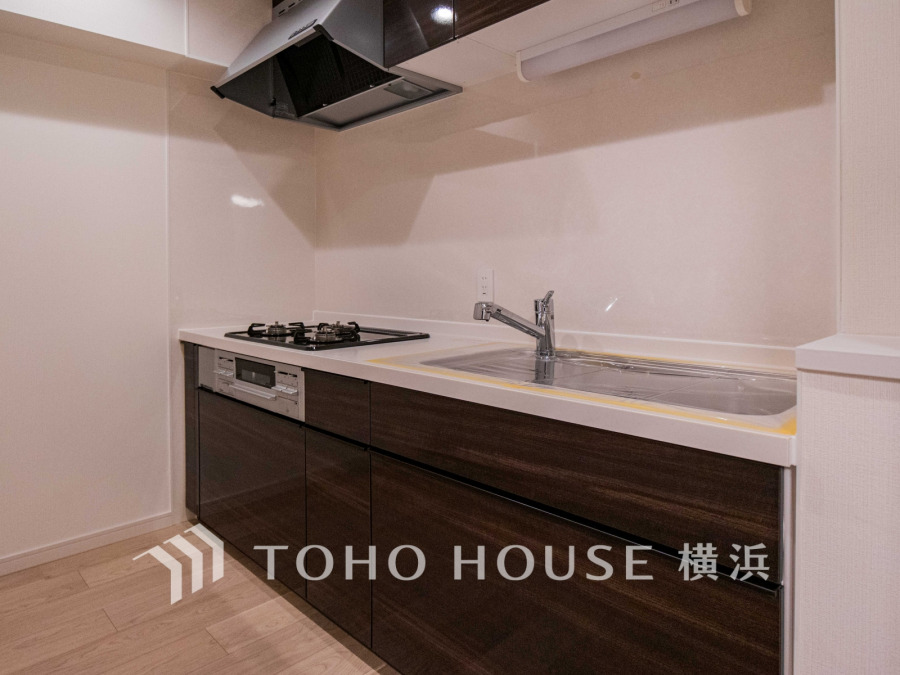 内装の主役でもあり、日常活躍する重要な水回りでもあるからこそ機能性・デザイン性に力を入れております。お手入れのしやすいシステムキッチンを採用しております。